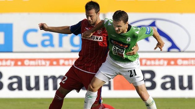 David Lafata (vpravo) z Jablonce v souboji s brněnským Martinem Jílkem David Lafata (vpravo) z Jablonce v souboji s brněnským Martinem Jílkem