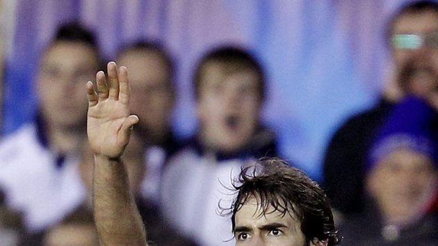 Raúl pomohl vyřadit Bayern. Raúl pomohl vyřadit Bayern.