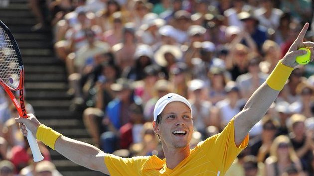 Tomáš Berdych se raduje z postupu do čtvrtfinále Australian Open. Tomáš Berdych se raduje z postupu do čtvrtfinále Australian Open.