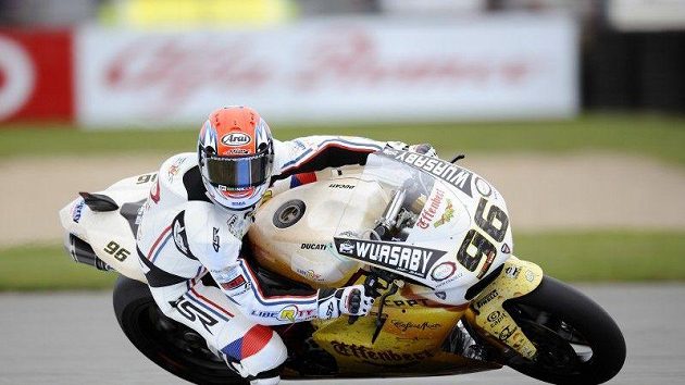 Jakub Smrž při závodu v Donnington Parku. Jakub Smrž při závodu v Donnington Parku.