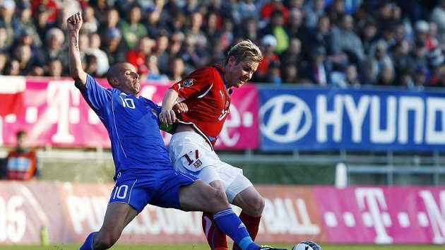 Tomáš Hübschman (vpravo) v souboji s Mariem Frickem z Lichtenštejnskem Tomáš Hübschman (vpravo) v souboji s Mariem Frickem z Lichtenštejnskem