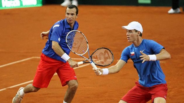 Radek Štěpánek (vlevo) a Tomáš Berdych během čtyřhry Radek Štěpánek (vlevo) a Tomáš Berdych během čtyřhry