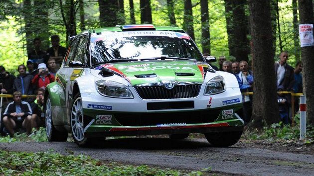 Jan Kopecký se Škodou Fabií S2000 během Barum rallye - ilustrační foto. Jan Kopecký se Škodou Fabií S2000 během Barum rallye - ilustrační foto.