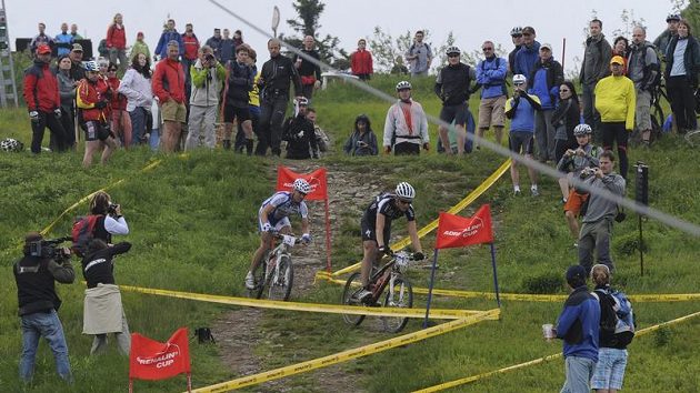 Jaroslav Kulhavý (vpravo) a Jan Hruška při sjezdu z Lysé hory. Jaroslav Kulhavý (vpravo) a Jan Hruška při sjezdu z Lysé hory.
