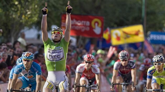 Německý cyklista Andre Greipel se raduje z vítězství 16. etapy Vuelty. Německý cyklista Andre Greipel se raduje z vítězství 16. etapy Vuelty.