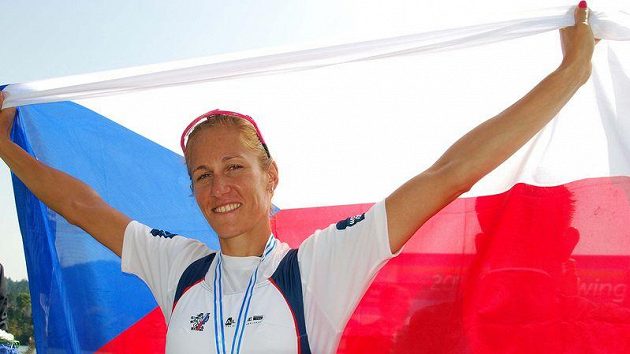 Skifařka Miroslava Knapková se zlatou medailí mistryně světa. Skifařka Miroslava Knapková se zlatou medailí mistryně světa.