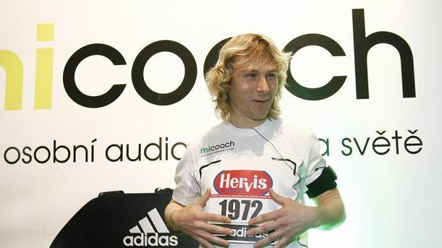 Pavel Nedvěd poběží s číslem 1972 značícím rok jeho narození. Pavel Nedvěd poběží s číslem 1972 značícím rok jeho narození.