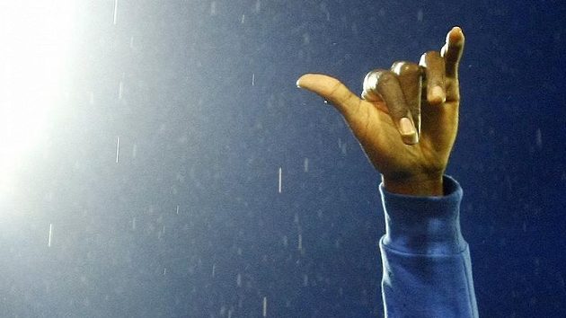 Usain Bolt zdraví ostravské diváky na mítinku Zlatá tretra. Usain Bolt zdraví ostravské diváky na mítinku Zlatá tretra.