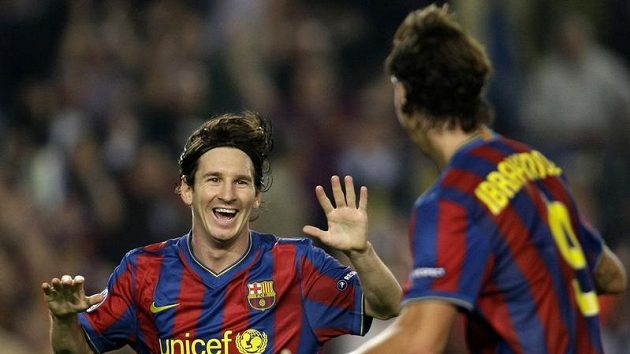 Radost fotbalistů Barcelony Lionela Messiho (vlevo) a Zlatana Ibrahimoviče Radost fotbalistů Barcelony Lionela Messiho (vlevo) a Zlatana Ibrahimoviče