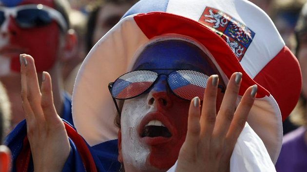 Fanoušek české reprezentace jsou jejími výkony rozladěni. Fanoušek české reprezentace jsou jejími výkony rozladěni.
