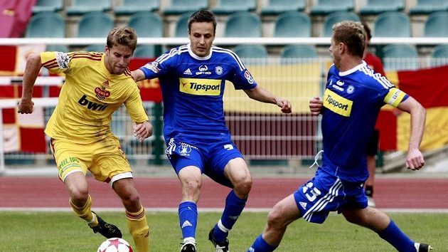 Tomáš Janotka (vpravo) míří do Českých Budějovic. Tomáš Janotka (vpravo) míří do Českých Budějovic.