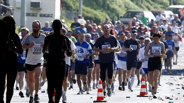 Tisíce nohou nastoupí do maratónu. Je ty nejrychlejší doběhnou první a vydělají. Tisíce nohou nastoupí do maratónu. Je ty nejrychlejší doběhnou první a vydělají.