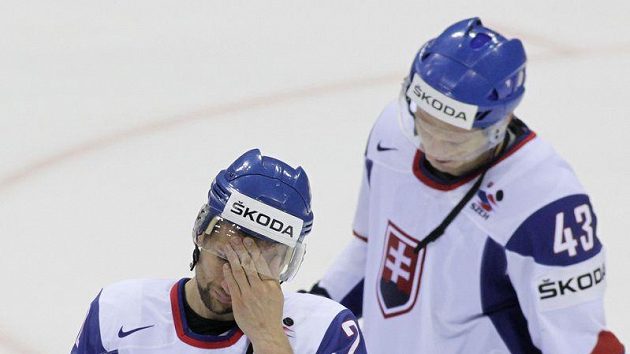 Richard Zedník (nahoře) se spoluhráči ze slovenské reprezentace Richard Zedník (nahoře) se spoluhráči ze slovenské reprezentace