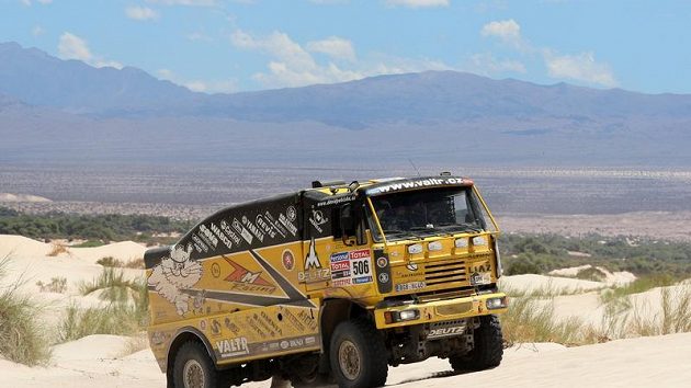 Z letošní Rallye Dakar úspěšný kamión Liaz Martina Macíka by se měl objevit na zářijové soutěži Silk Way v Rusku. Z letošní Rallye Dakar úspěšný kamión Liaz Martina Macíka by se měl objevit na zářijové soutěži Silk Way v Rusku.