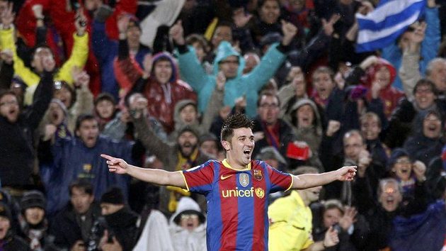 David Villa z Barcelony oslavuje jednu ze svých branek proti Realu David Villa z Barcelony oslavuje jednu ze svých branek proti Realu