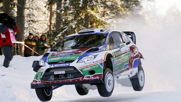Lehce pošramocený vůz Ford Fiesta WRC posádky Hirvonen, Lehtinen při třetí etapě Švédské rallye. Lehce pošramocený vůz Ford Fiesta WRC posádky Hirvonen, Lehtinen při třetí etapě Švédské rallye.