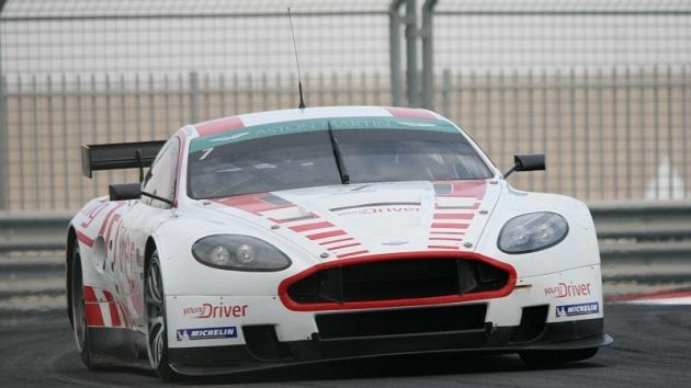 Posádka týmu Young Driver AMR s vozem Aston Martin DBR9. Posádka týmu Young Driver AMR s vozem Aston Martin DBR9.