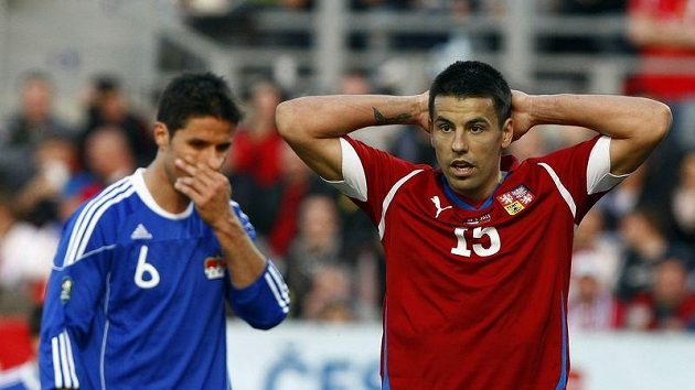 Milan Baroš (vpravo) před Stocklasou z Lichtenštejnska Milan Baroš (vpravo) před Stocklasou z Lichtenštejnska