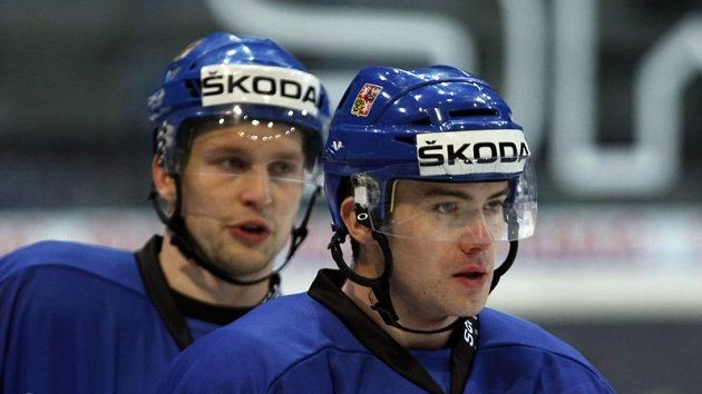 Petr Vrána (vlevo) a Jakub Petružálek na tréninku hokejové reprezentace Petr Vrána (vlevo) a Jakub Petružálek na tréninku hokejové reprezentace