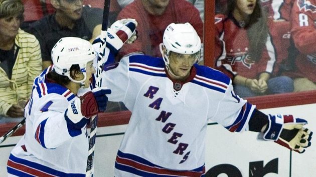 Hokejista Marian Gáborík (vpravo) v dresu NY Rangers Hokejista Marian Gáborík (vpravo) v dresu NY Rangers