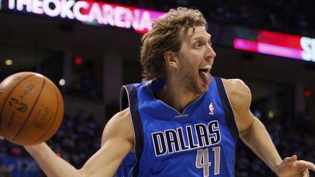 S Dirkem Nowitzkým si hráči Oklahomy neveděli v závěru rady. S Dirkem Nowitzkým si hráči Oklahomy neveděli v závěru rady.