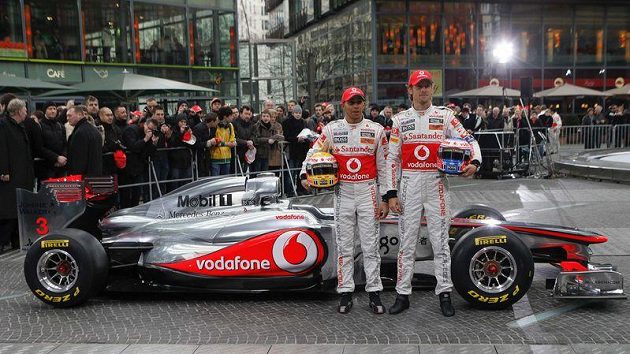 Piloti McLarenu Lewis Hamilton (vlevo) a Jenson Button Piloti McLarenu Lewis Hamilton (vlevo) a Jenson Button