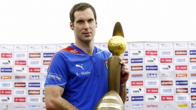 Brankář Petr Čech získal Zlatý míč České republiky i v minulém roce. Brankář Petr Čech získal Zlatý míč České republiky i v minulém roce.