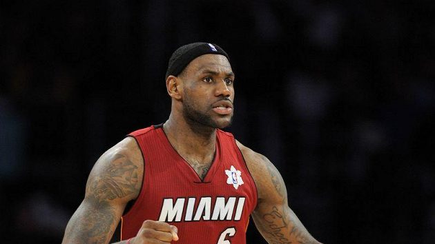 Basketbalista Miami LeBron James v utkání proti Los Angeles Lakers. Basketbalista Miami LeBron James v utkání proti Los Angeles Lakers.