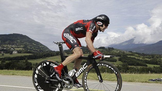 Cadel Evans po časovce oblékl žlutý dres. Cadel Evans po časovce oblékl žlutý dres.