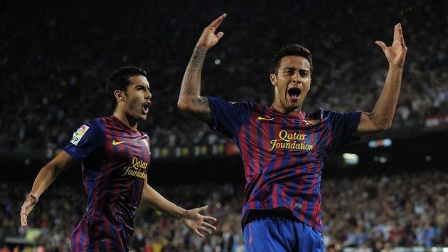 Thiago Alcantara (vpravo) z Barcelony se raduje z branky. Thiago Alcantara (vpravo) z Barcelony se raduje z branky.