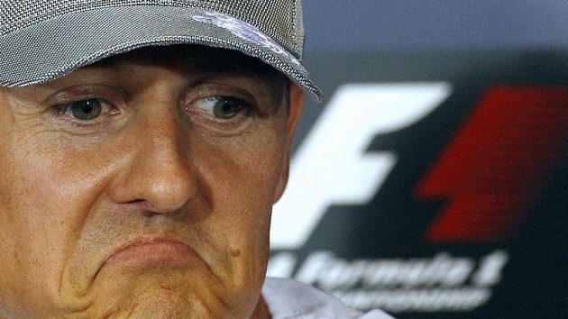 Michael Schumacher neměl v roce 2010 příliš důvodů k radosti. Jeho krajané mu nevěří ani do následujícho ročníku. Michael Schumacher neměl v roce 2010 příliš důvodů k radosti. Jeho krajané mu nevěří ani do následujícho ročníku.