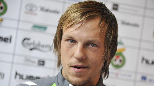 Fotbalista Příbrami a litevské reprezentace Marius Papšys během tiskové konference v Kaunasu před kvalifikačním utkáním s českým týmem. Fotbalista Příbrami a litevské reprezentace Marius Papšys během tiskové konference v Kaunasu před kvalifikačním utkáním s českým týmem.