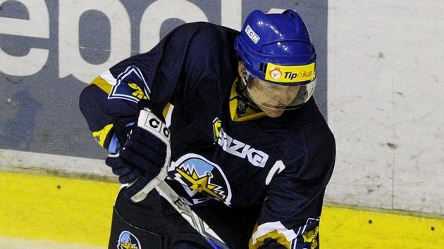 Kladenský kapitán Pavel Patera může být zatím v této sezóně spokojený, Rytíři bojují o play-off. Kladenský kapitán Pavel Patera může být zatím v této sezóně spokojený, Rytíři bojují o play-off.