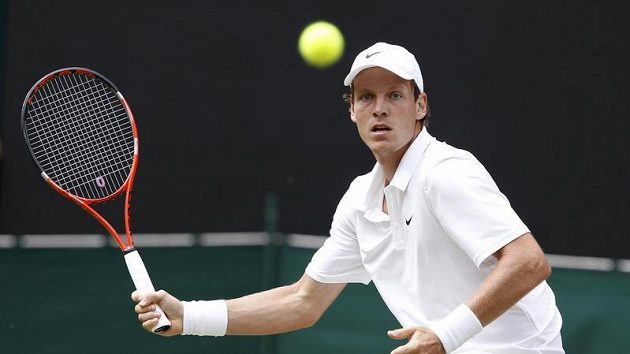 Tomáš Berdych při finálovém wimbledonském duelu s Rafaelem Nadalem. Tomáš Berdych při finálovém wimbledonském duelu s Rafaelem Nadalem.