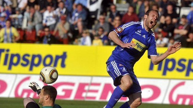 Brankář Plzně Michal Daněk (vlevo) a Michal Hubník ze Sigmy - archivní foto Brankář Plzně Michal Daněk (vlevo) a Michal Hubník ze Sigmy - archivní foto