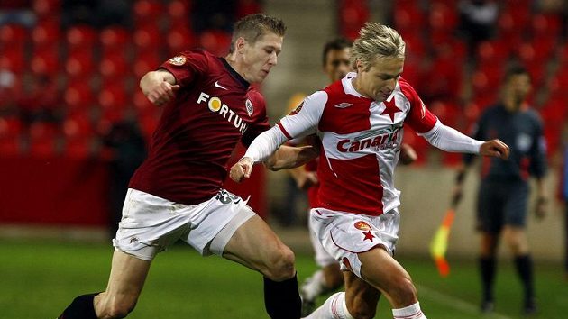 Juraj Kucka ve sparťanskémm dresu a slávista Jaroslav Černý. Juraj Kucka ve sparťanskémm dresu a slávista Jaroslav Černý.