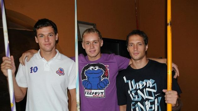 Tři závodníci pražské Dukly budou v Barceloně hájit čest české oštěpařské školy: Petr Frydrych, Jakub Vadlejch a Vítězslav Veselý (zleva). Tři závodníci pražské Dukly budou v Barceloně hájit čest české oštěpařské školy: Petr Frydrych, Jakub Vadlejch a Vítězslav Veselý (zleva).
