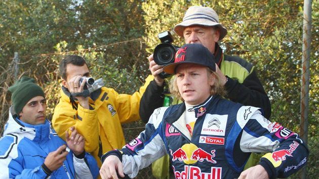 Kimi Räikkönen po nehodě před Katalánskou rallye Kimi Räikkönen po nehodě před Katalánskou rallye