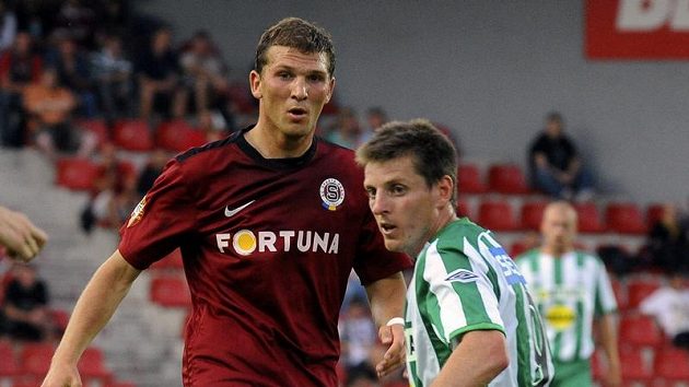 Alexander Prudnikov ze Sparty (vlevo) a Jiří Rychlík z Bohemians 1905 během druhého kola první fotbalové ligy Alexander Prudnikov ze Sparty (vlevo) a Jiří Rychlík z Bohemians 1905 během druhého kola první fotbalové ligy