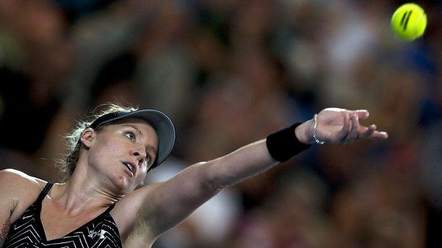 Američanka Bethanie Matteková-Sandsová při finále Hopmanova poháru proti Belgičance Heninové. Američanka Bethanie Matteková-Sandsová při finále Hopmanova poháru proti Belgičance Heninové.