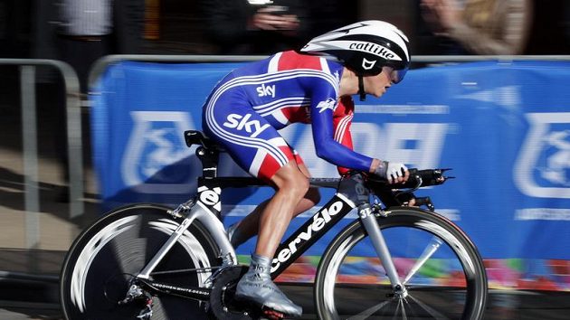 Britská cyklistka Emma Pooleyová na trati časovky. Britská cyklistka Emma Pooleyová na trati časovky.