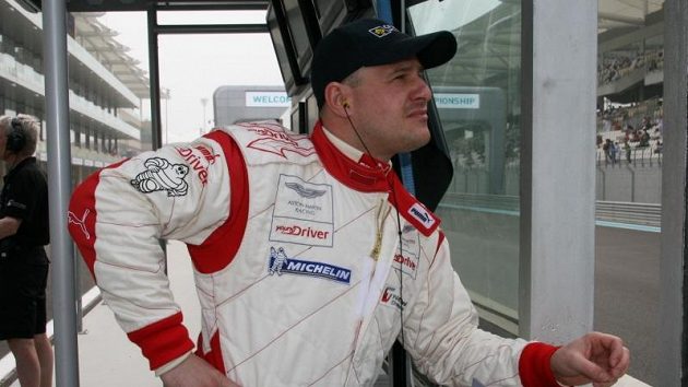 Zkušený pilot Tomáš Enge je spokojený se změnami, které tým Young Driver AMR provedl po prvním závodě na voze Aston Martin DBR9. Zkušený pilot Tomáš Enge je spokojený se změnami, které tým Young Driver AMR provedl po prvním závodě na voze Aston Martin DBR9.