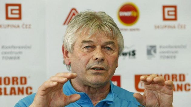 Rychlobruslařský trenér Petr Novák Rychlobruslařský trenér Petr Novák