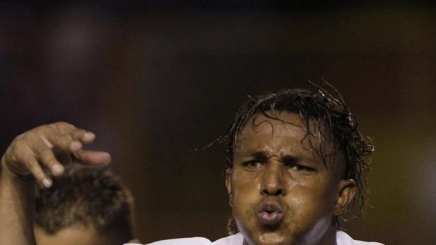 Spolu s Carlosem Pavonem (na snímku) patří Carlo Costly k oporám Hondurasu. Spolu s Carlosem Pavonem (na snímku) patří Carlo Costly k oporám Hondurasu.