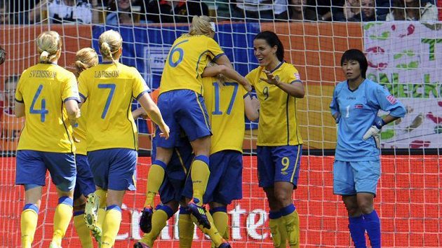 Radost švédských fotbalistek Radost švédských fotbalistek