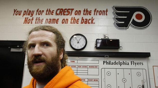 Scott Hartnell v kabině Philadelphia Flyers Scott Hartnell v kabině Philadelphia Flyers