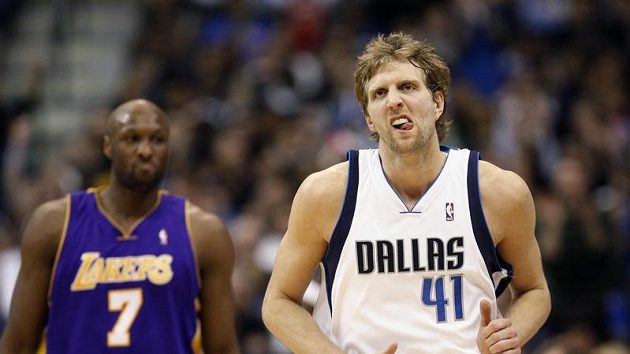 Dirk Nowitzki z Dallasu byl hrdinou zápasu. Dirk Nowitzki z Dallasu byl hrdinou zápasu.