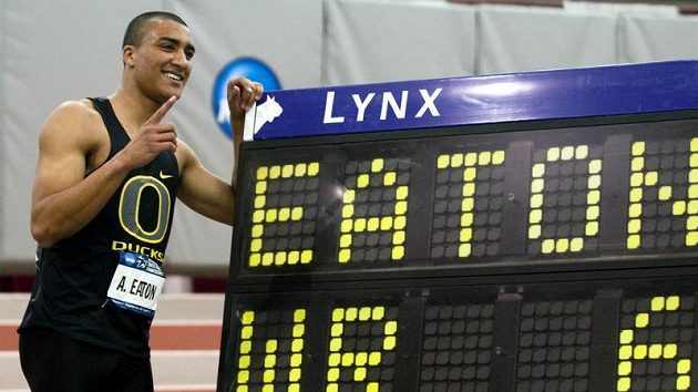Americký atlet Ashton Eaton opět překonal světové maximum v sedmiboji. Americký atlet Ashton Eaton opět překonal světové maximum v sedmiboji.