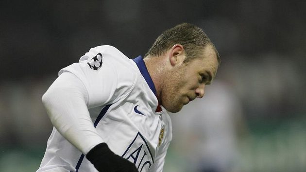 Wanye Rooney slaví gól. To ještě netušil, jak smolně pro něho zápas skončí. Wanye Rooney slaví gól. To ještě netušil, jak smolně pro něho zápas skončí.