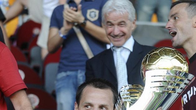 Hned svůj první soutěžní zápas za Spartu proměnil Marek Matějovský předloni v zisk českého Superpoháru. Teď má jako kapitán na mušce ligový titul... Hned svůj první soutěžní zápas za Spartu proměnil Marek Matějovský předloni v zisk českého Superpoháru. Teď má jako kapitán na mušce ligový titul...
